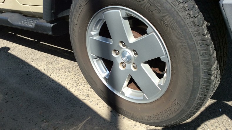 タイヤホイール前