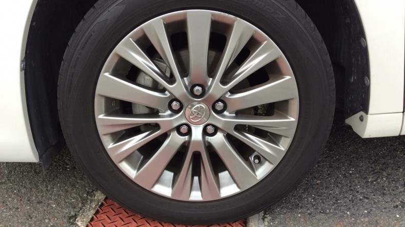 タイヤホイール前