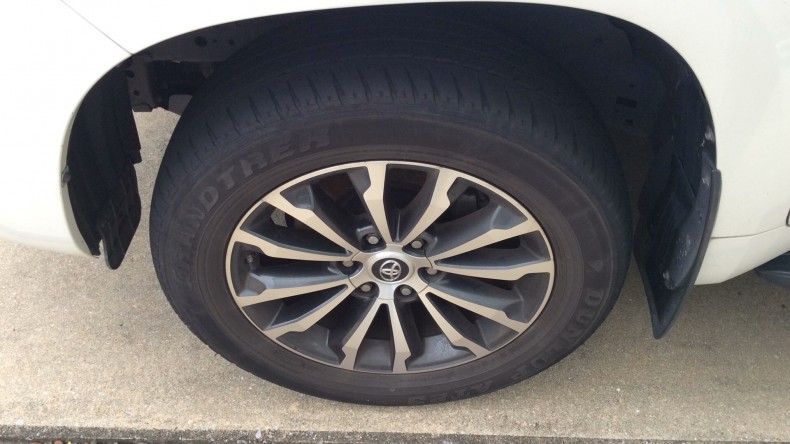 タイヤホイール前