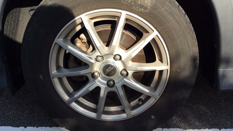 タイヤホイール前