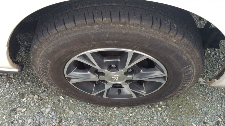 タイヤホイール前