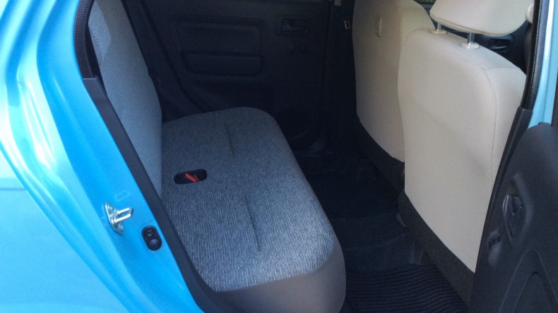 内装後方シート