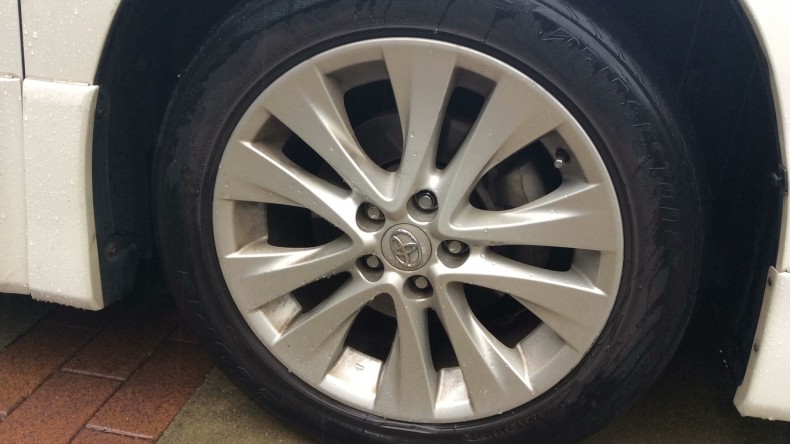 タイヤホイール前