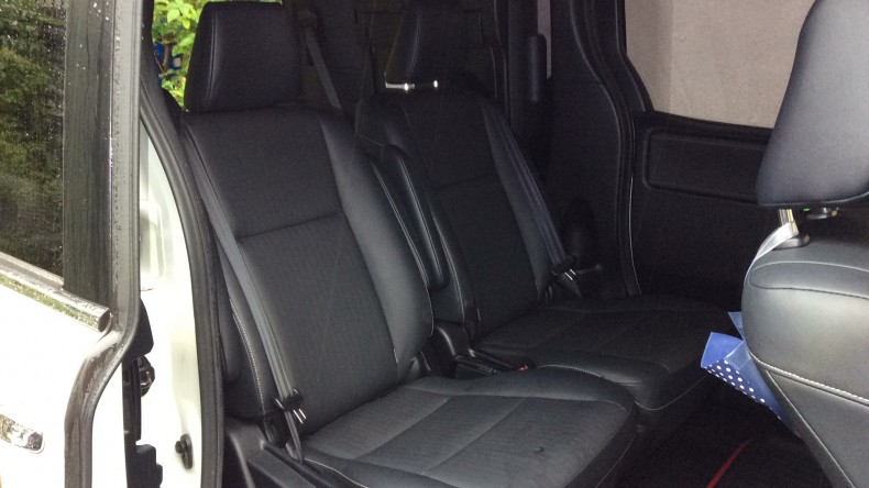 内装後方シート