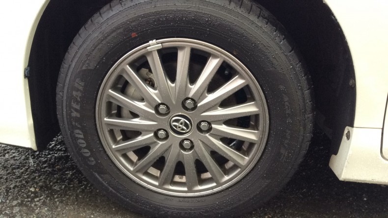 タイヤホイール前