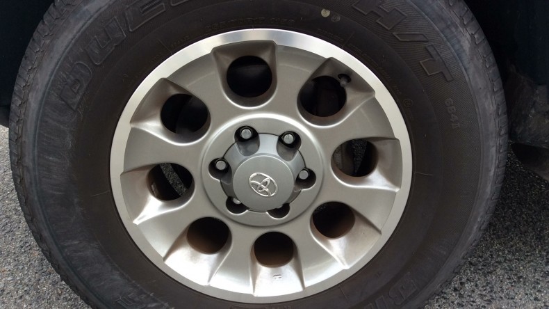 タイヤホイール前