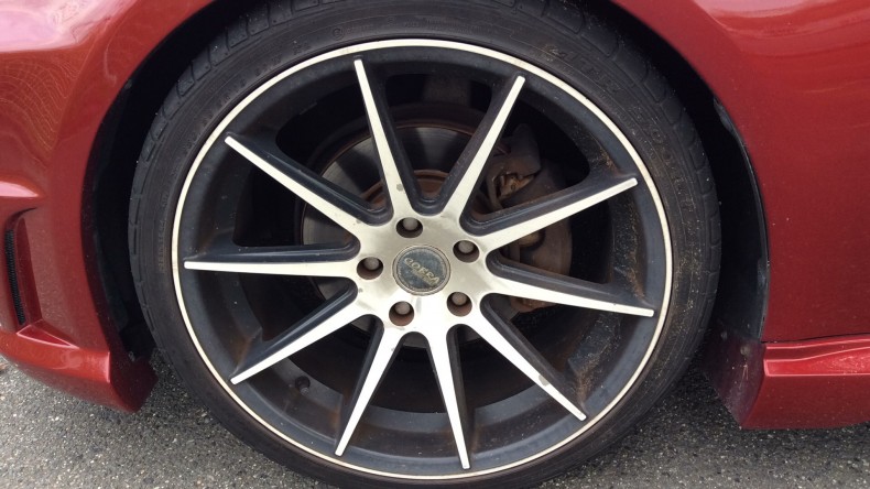 タイヤホイール前