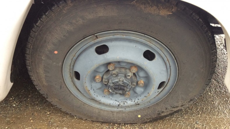 タイヤホイール前