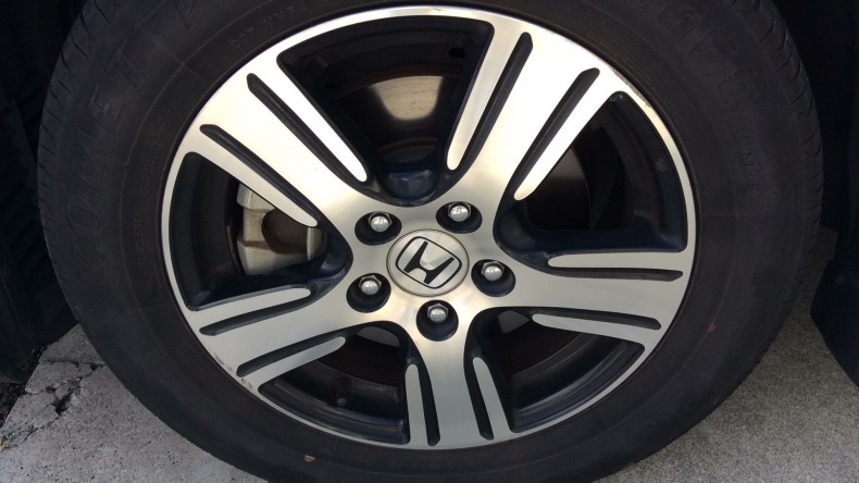 タイヤホイール前