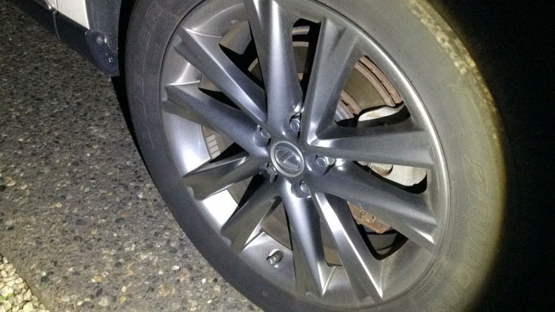 タイヤホイール前