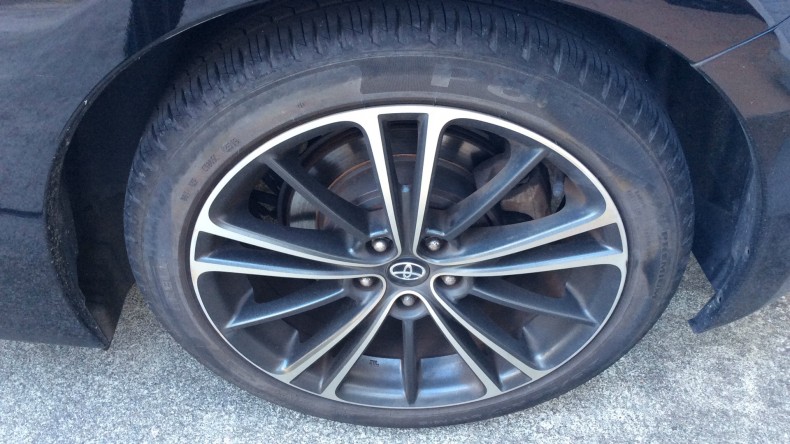 タイヤホイール前