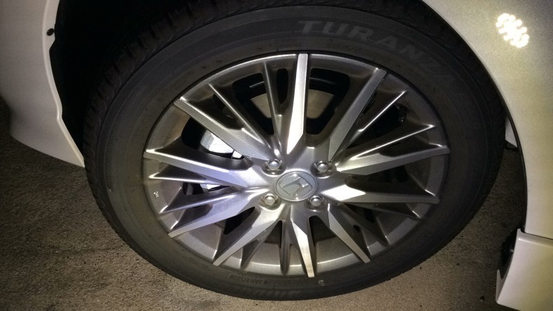 タイヤホイール前