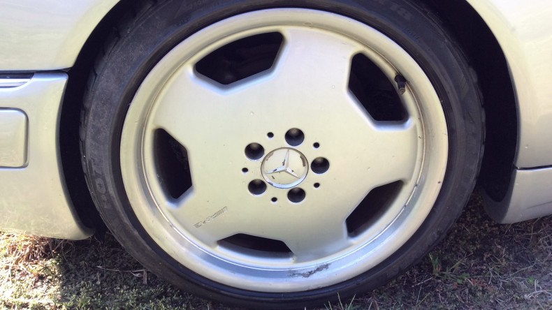 タイヤホイール前