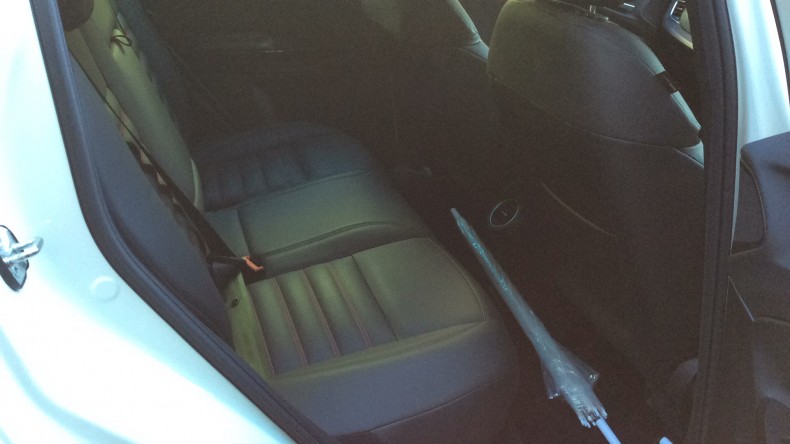 内装後方シート