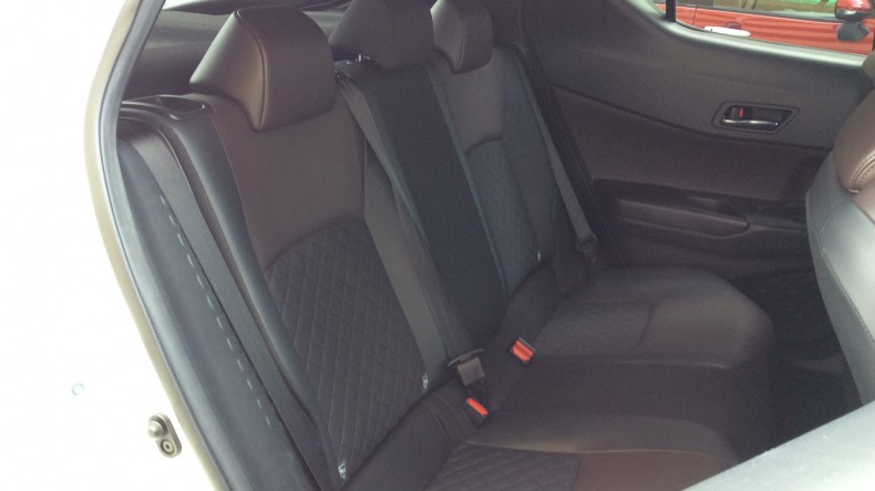 内装後方シート