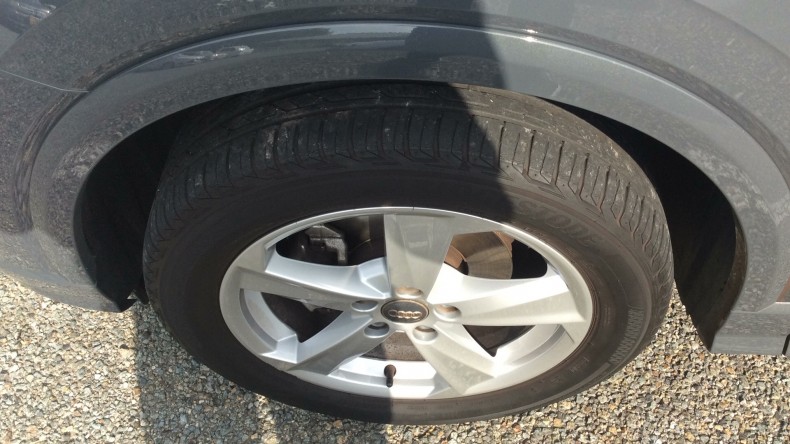 タイヤホイール前