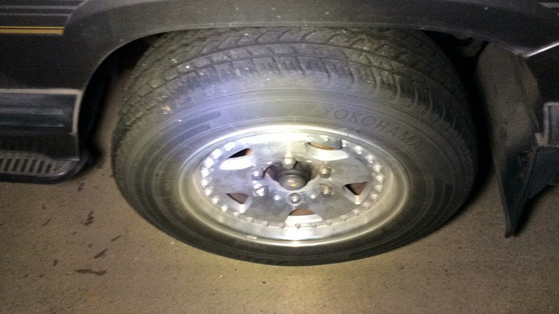 タイヤホイール前