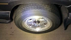 タイヤホイール前