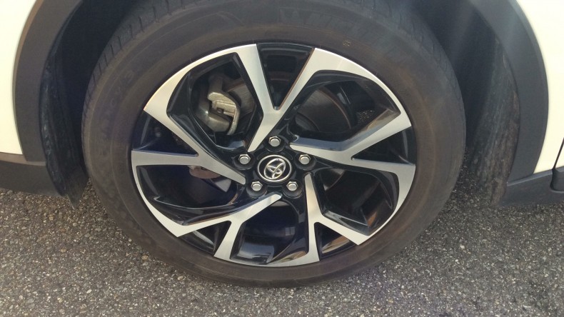 タイヤホイール前