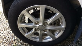 タイヤホイール前