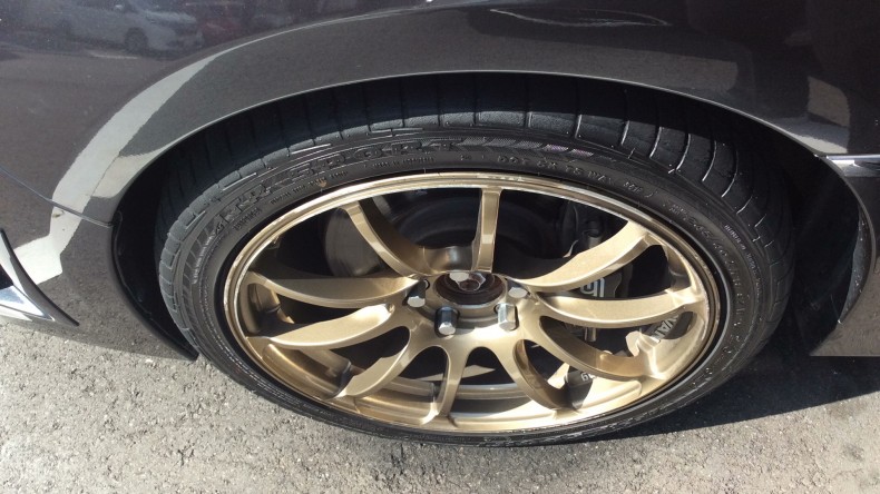 タイヤホイール前