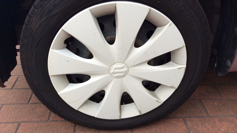 タイヤホイール前