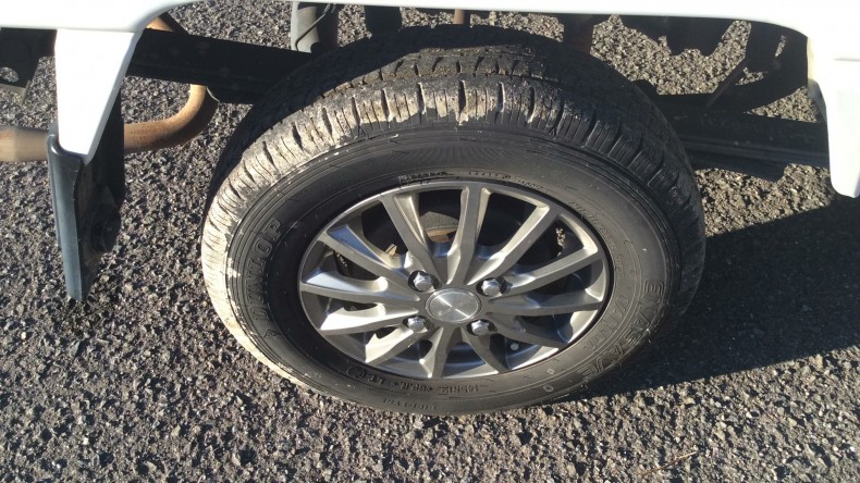 タイヤホイール前