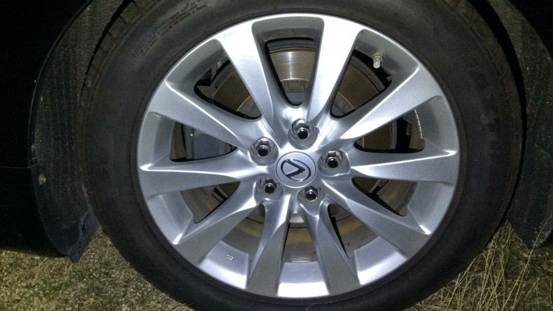 タイヤホイール前