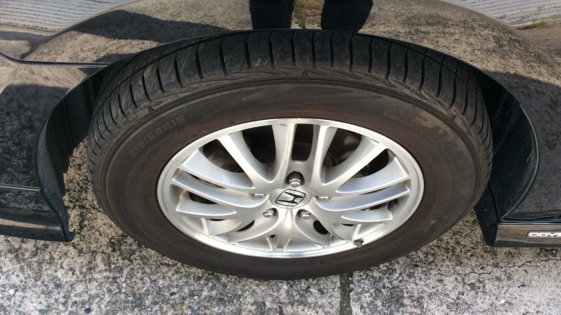 タイヤホイール前