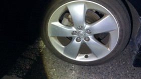 タイヤホイール前