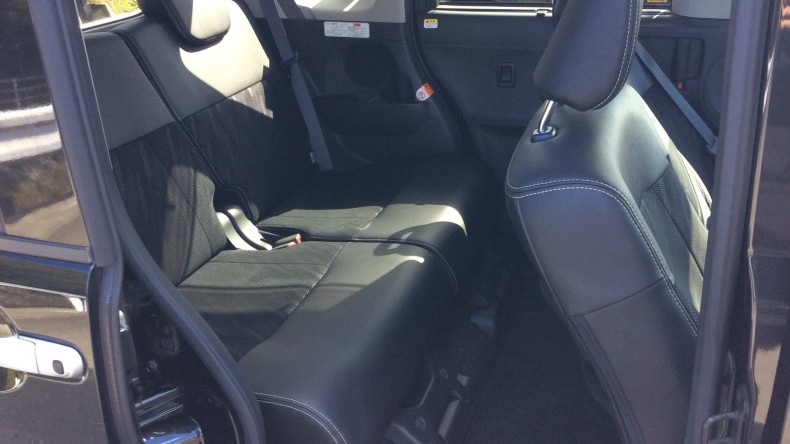 内装後方シート