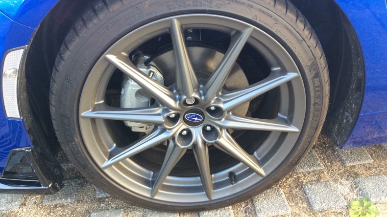 タイヤホイール前