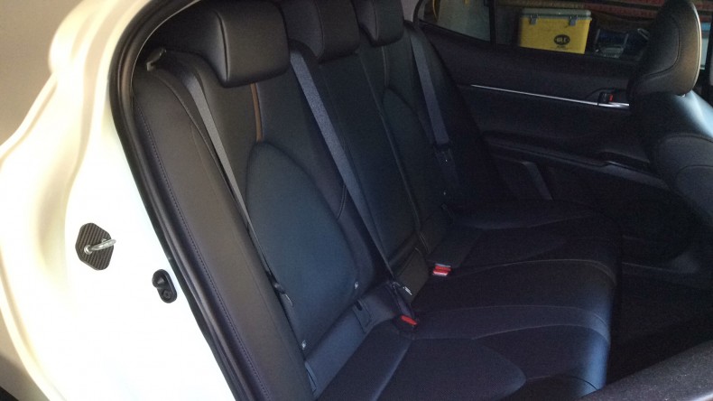 内装後方シート