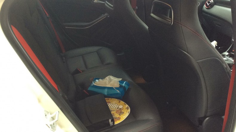 内装後方シート