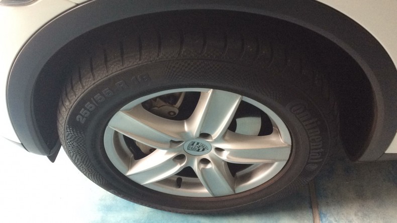 タイヤホイール前