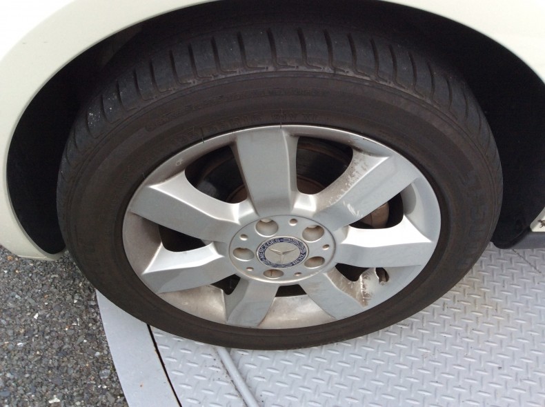 タイヤホイール前