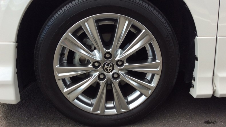 タイヤホイール前