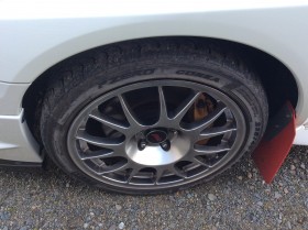 タイヤホイール前