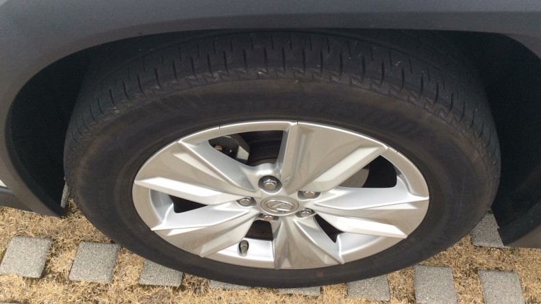 タイヤホイール前