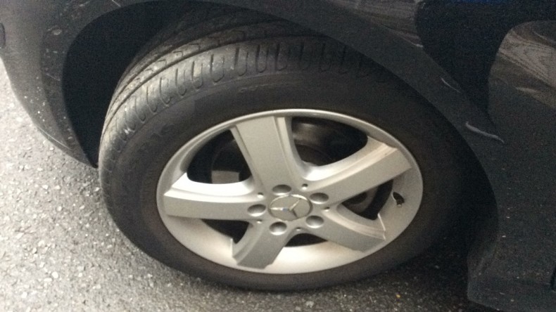 タイヤホイール前