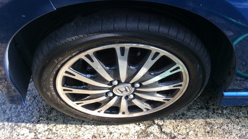 タイヤホイール前