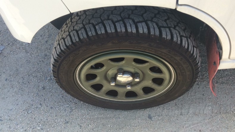 タイヤホイール前