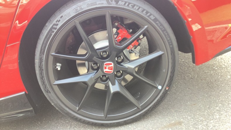 タイヤホイール前