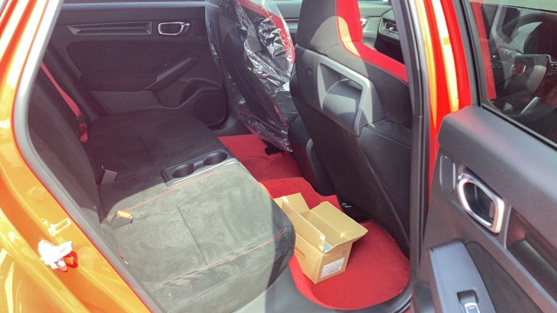 内装後方シート