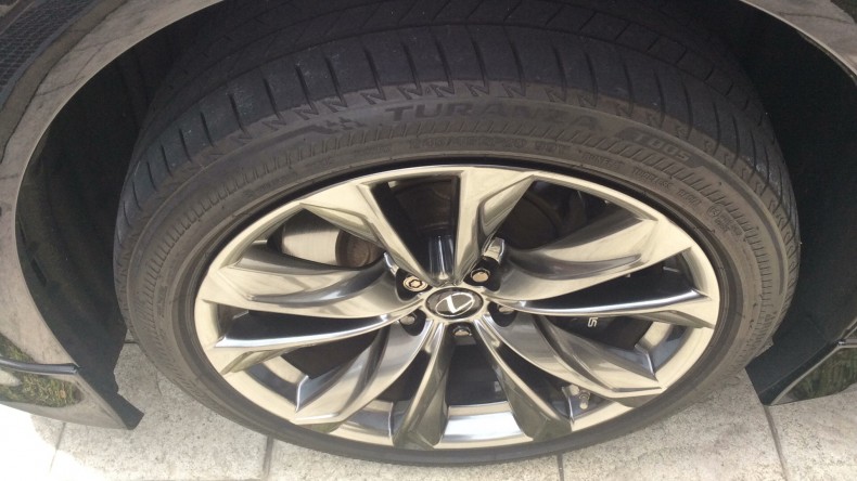 タイヤホイール前