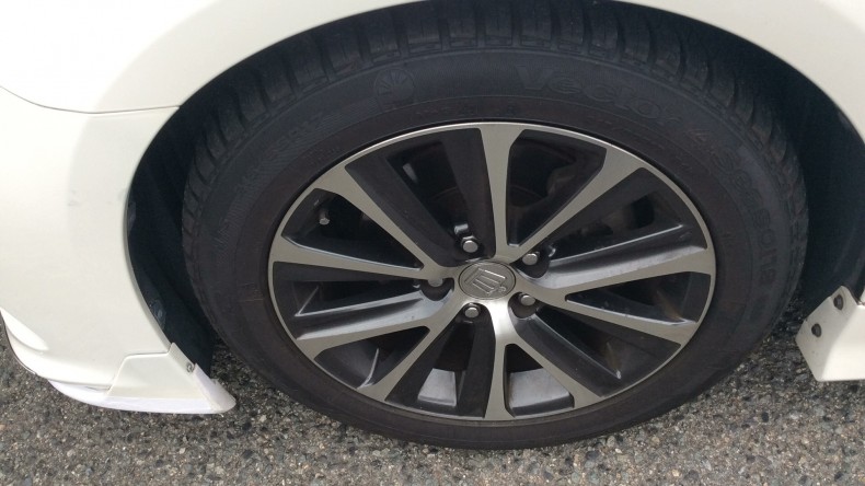 タイヤホイール前