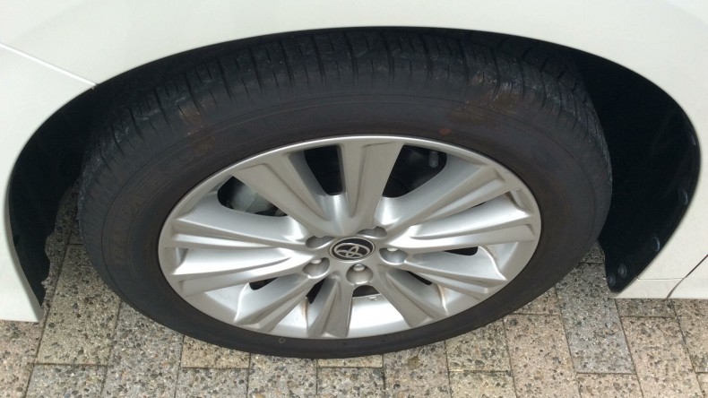 タイヤホイール前