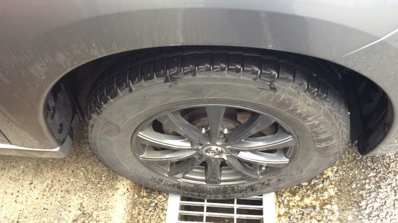 タイヤホイール前