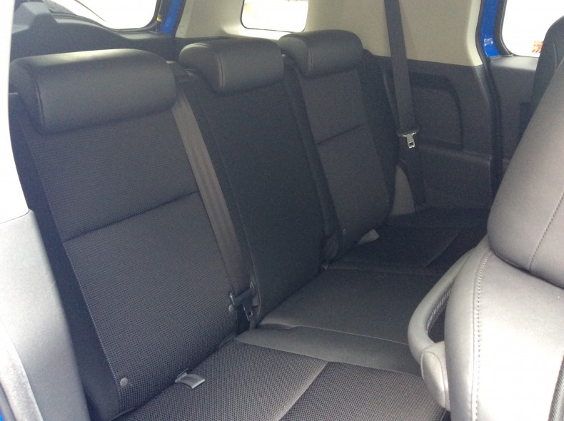 内装後方シート