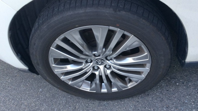 タイヤホイール前